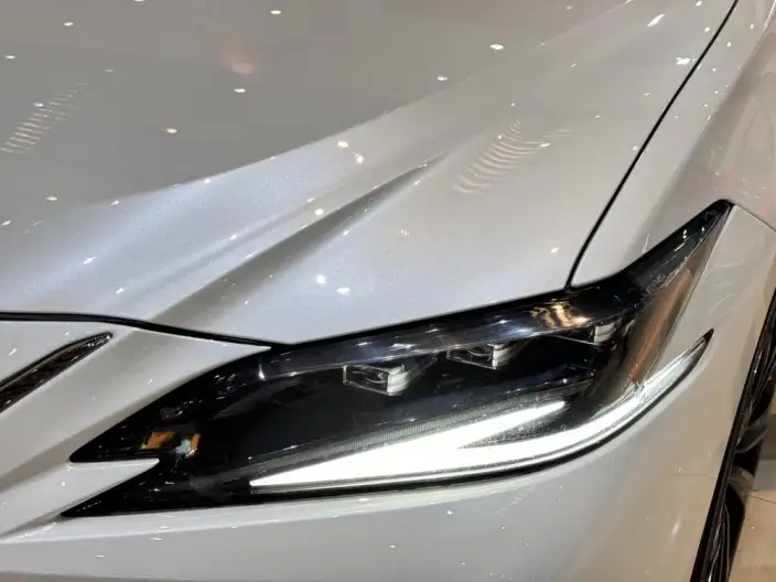 Lexus ES 2022 Model 200 Superior Edition – фото 7