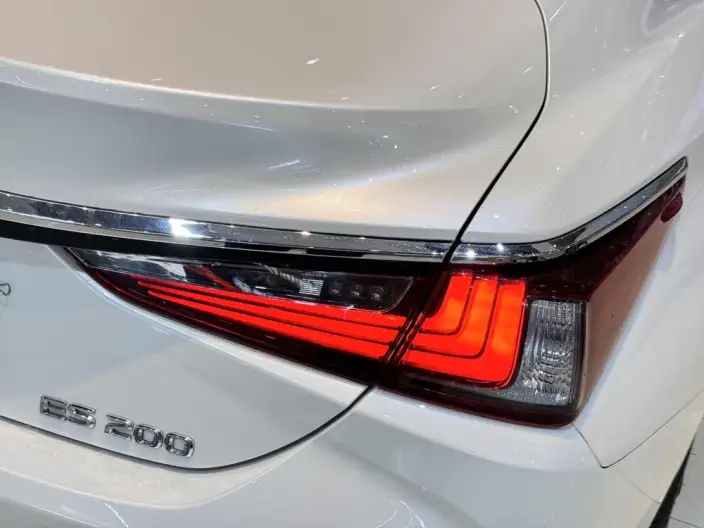 Lexus ES 2022 Model 200 Superior Edition – фото 8