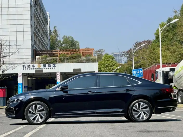 Volkswagen Passat PHEV 2023 Model 430PHEV Hybrid Elite Edition