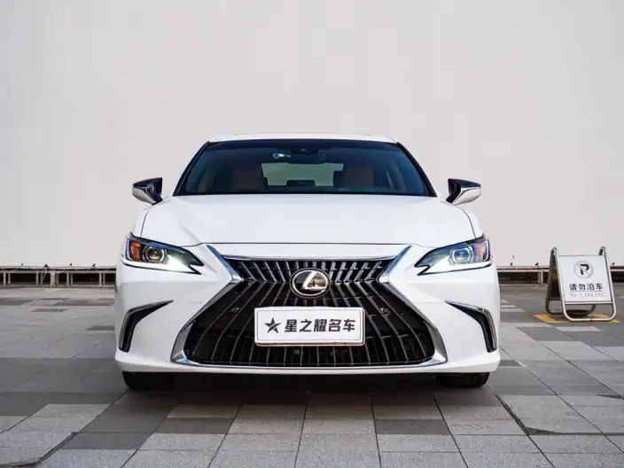 Lexus ES 2022 Model 300h Superior Edition