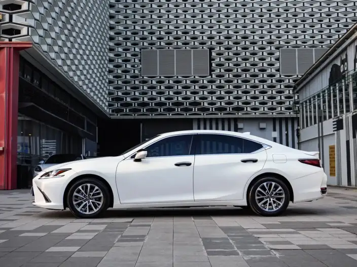 Lexus ES 2022 Model 300h Superior Edition
