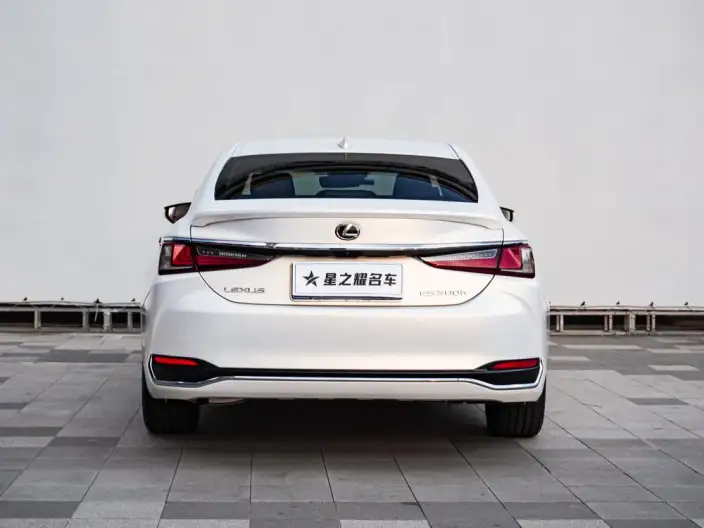 Lexus ES 2022 Model 300h Superior Edition