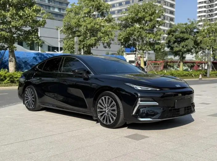 Geely Galaxy E8 PHEV 2025 Model 130km EM-i Ultimate Edition