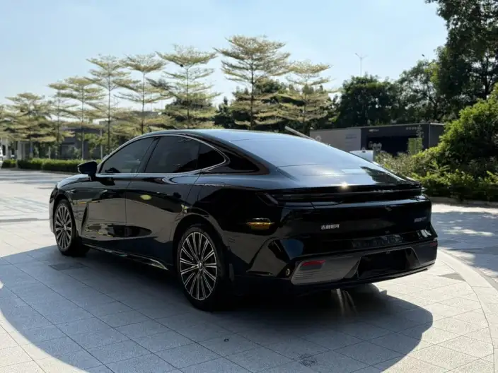 Geely Galaxy E8 PHEV 2025 Model 130km EM-i Ultimate Edition