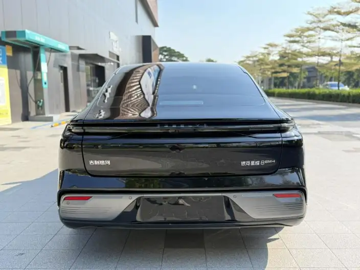 Geely Galaxy E8 PHEV 2025 Model 130km EM-i Ultimate Edition – фото 5