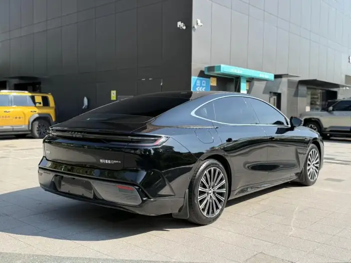 Geely Galaxy E8 PHEV 2025 Model 130km EM-i Ultimate Edition – фото 6