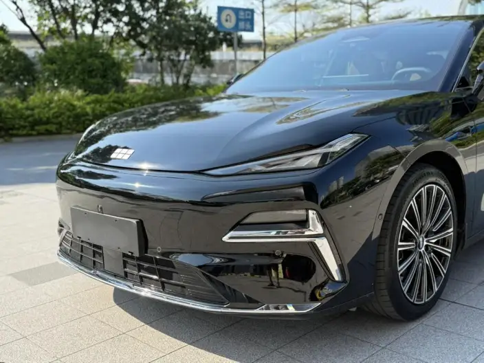 Geely Galaxy E8 PHEV 2025 Model 130km EM-i Ultimate Edition – фото 7