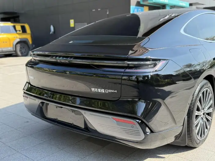 Geely Galaxy E8 PHEV 2025 Model 130km EM-i Ultimate Edition – фото 8