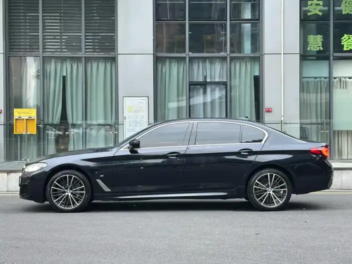 BMW 5 Series 2023 Model 530Li Leading Model M Sports Set – фото 3