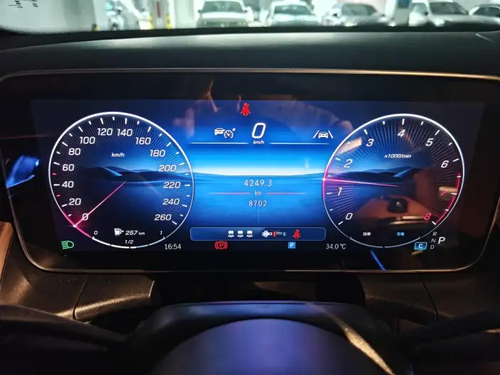 Mercedes-Benz GLC 2025 Model GLC 300 L 4MATIC Dynamic Model 5 seat – фото 6