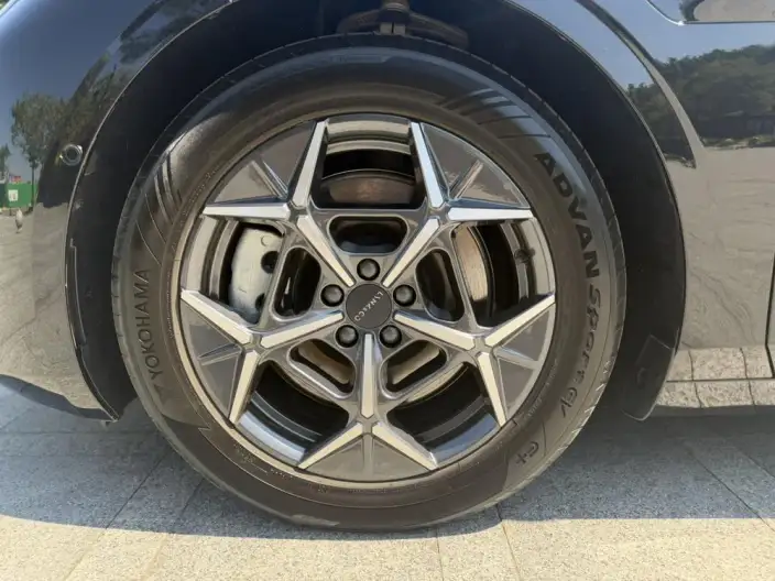 Lynk & Co 10 EM-P 2025 Model 120 4WD Ultra – фото 8