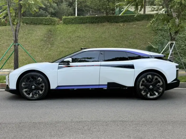 HiPhi Z 2023 Model 5 seat Edition – фото 3