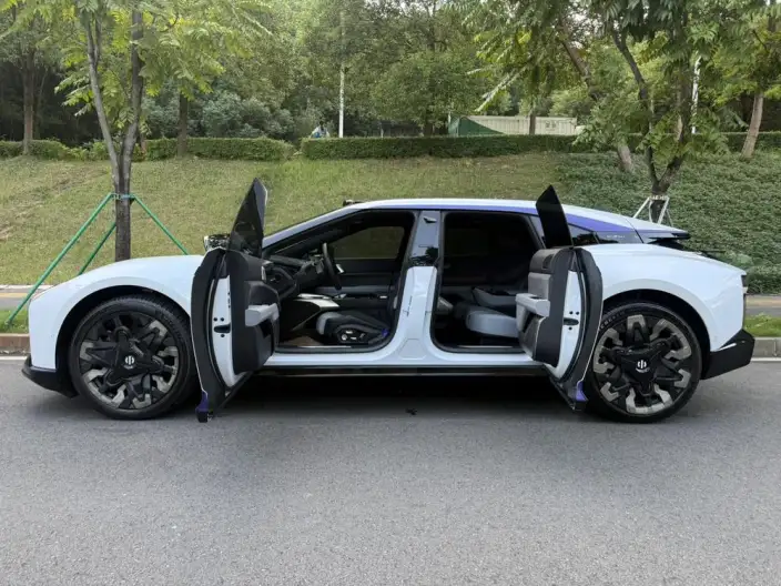 HiPhi Z 2023 Model 5 seat Edition – фото 7
