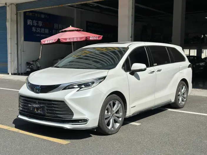 Toyota Sienna 2023 Model Hybrid 2.5L Premium Edition