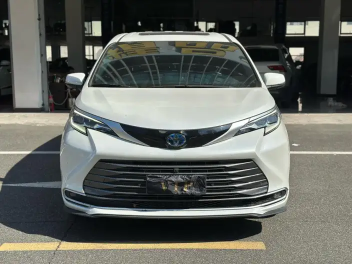Toyota Sienna 2023 Model Hybrid 2.5L Premium Edition