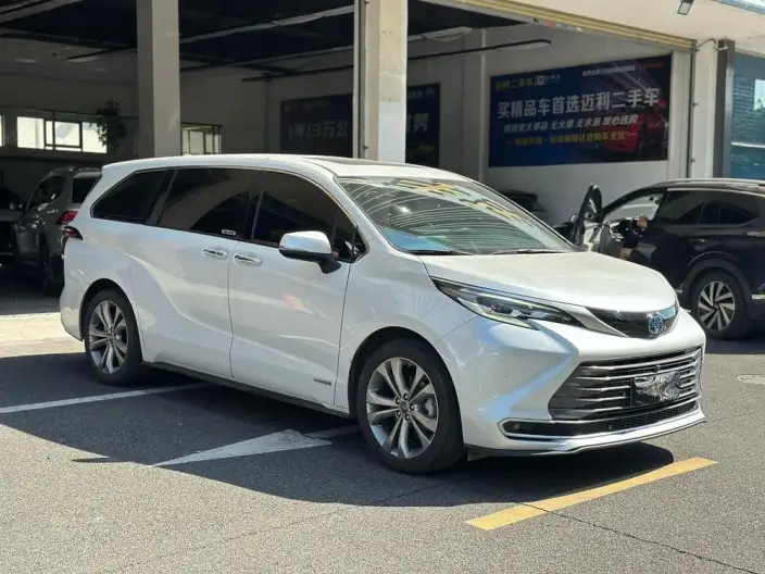 Toyota Sienna 2023 Model Hybrid 2.5L Premium Edition