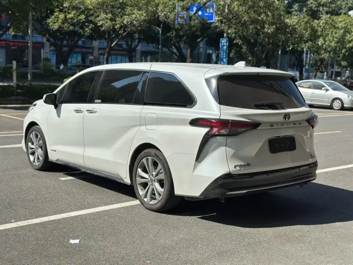 Toyota Sienna 2023 Model Hybrid 2.5L Premium Edition