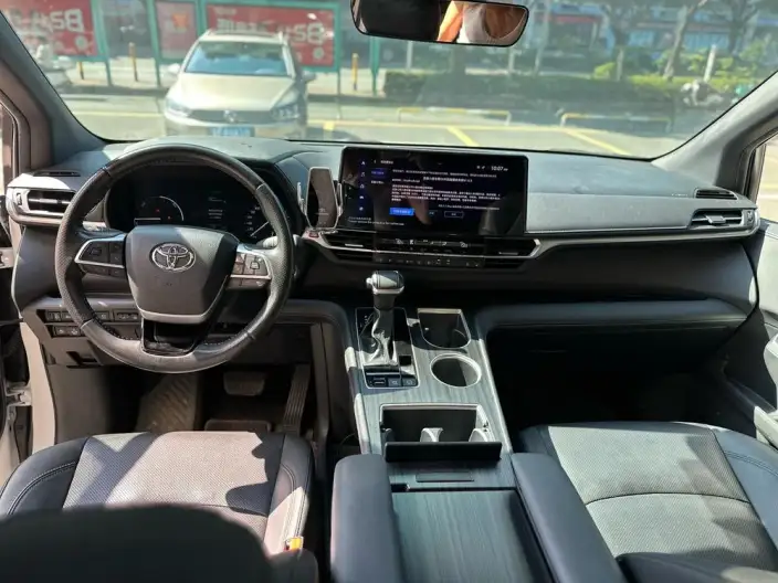 Toyota Sienna 2023 Model Hybrid 2.5L Premium Edition – фото 7