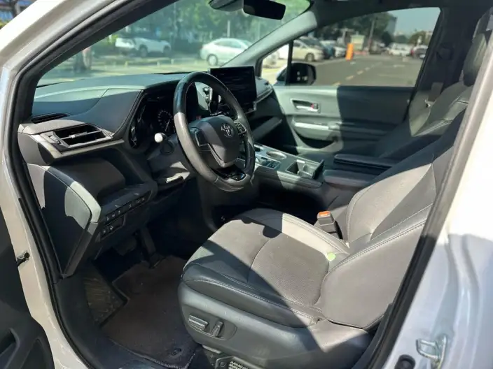 Toyota Sienna 2023 Model Hybrid 2.5L Premium Edition – фото 8