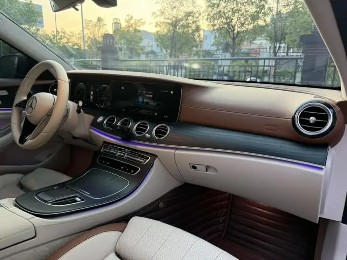 Mercedes-Benz E-Class 2023 Model E 260 L sedan – фото 10