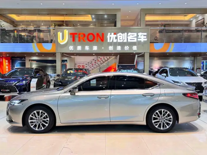 Lexus ES 2025 Model 300h Premium