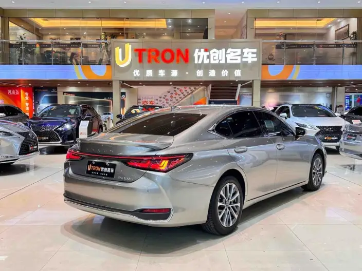 Lexus ES 2025 Model 300h Premium – фото 5