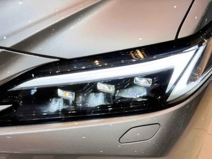 Lexus ES 2025 Model 300h Premium – фото 6