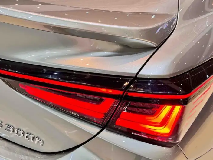 Lexus ES 2025 Model 300h Premium – фото 7