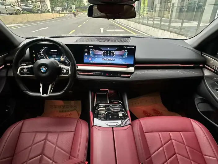 BMW 5 Series 2024 Model 525Li M Sports Set – фото 7