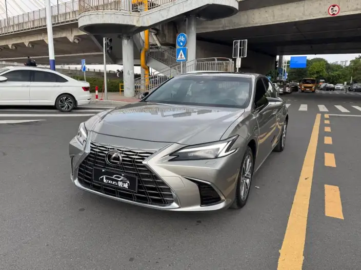 Lexus ES 2025 Model 300h Premium