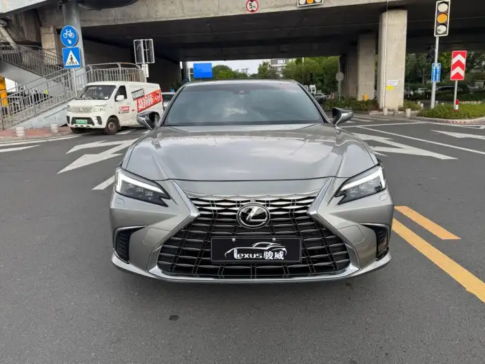 Lexus ES 2025 Model 300h Premium