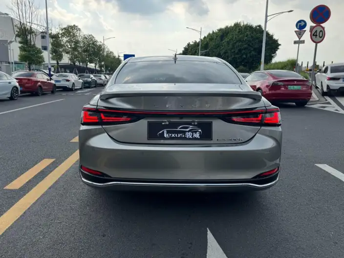 Lexus ES 2025 Model 300h Premium – фото 6