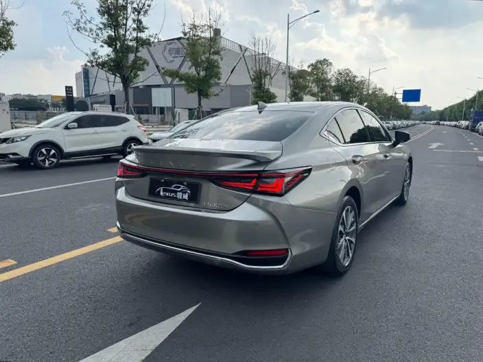 Lexus ES 2025 Model 300h Premium – фото 7