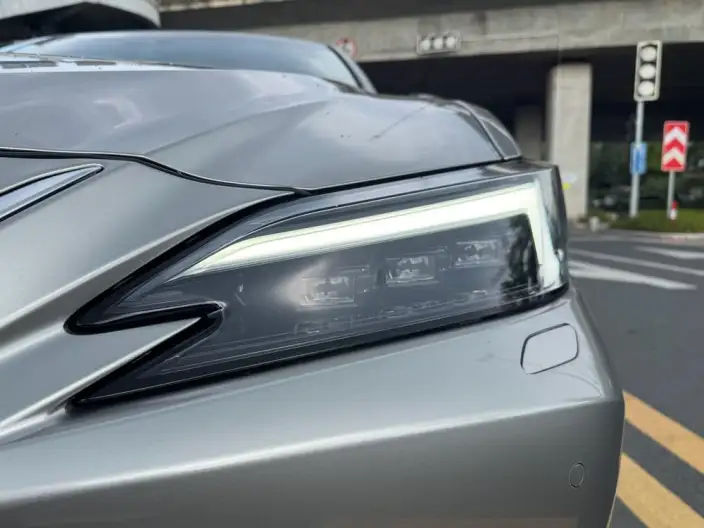 Lexus ES 2025 Model 300h Premium – фото 9