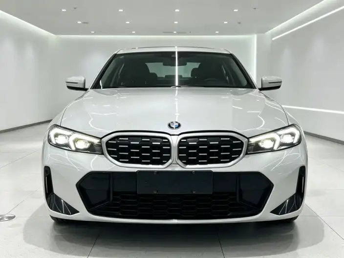 BMW 3 Series 2023 Model 325i M Sports Set