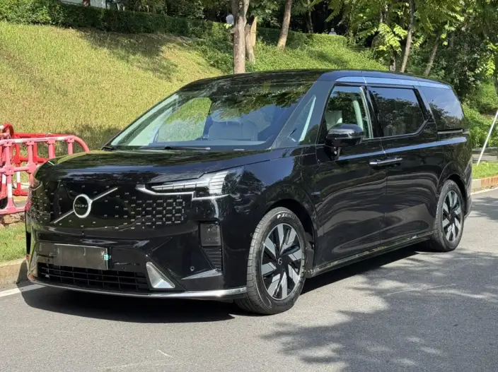 Volvo EM90 2025 Model Ultra VI seat