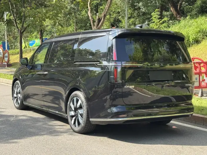 Volvo EM90 2025 Model Ultra VI seat