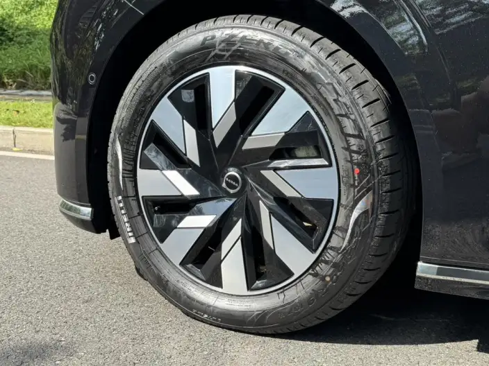 Volvo EM90 2025 Model Ultra VI seat – фото 8