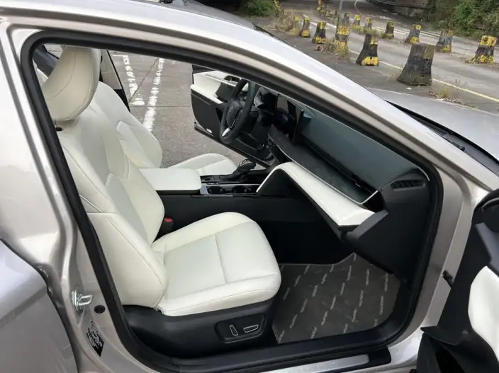 Toyota Camry 2026 Model Hybrid 2.0HGVP Deluxe Edition – фото 10