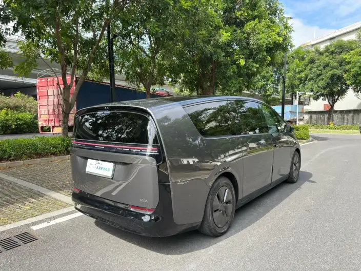 Li Auto MEGA 2024 Model Ultra Edition – фото 6