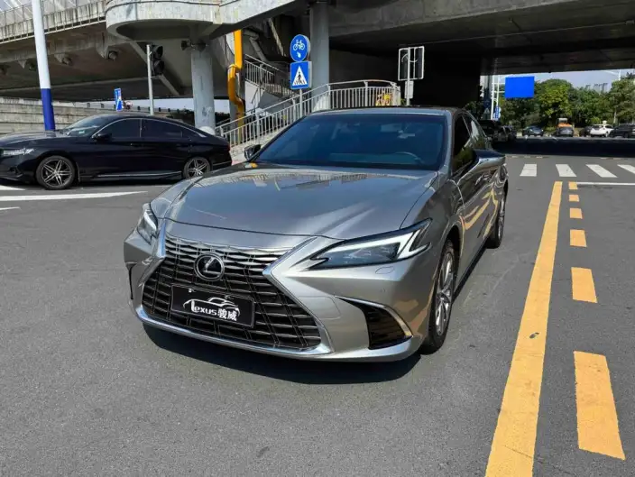 Lexus ES 2025 Model 300h Premium