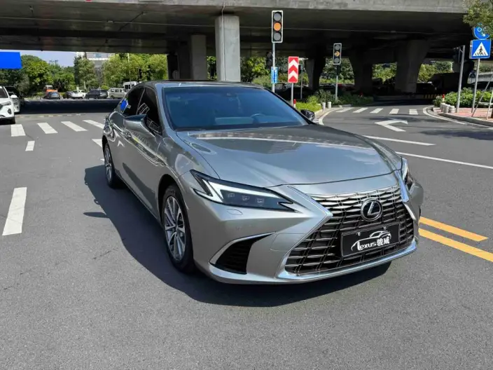 Lexus ES 2025 Model 300h Premium