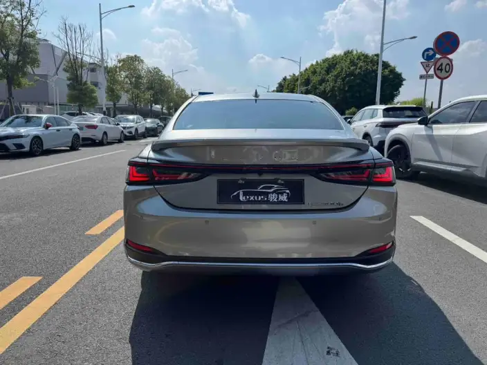 Lexus ES 2025 Model 300h Premium – фото 5