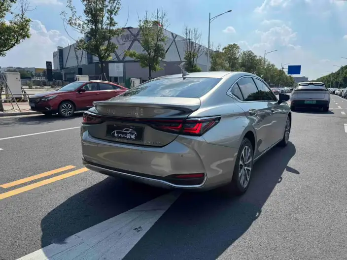 Lexus ES 2025 Model 300h Premium – фото 6