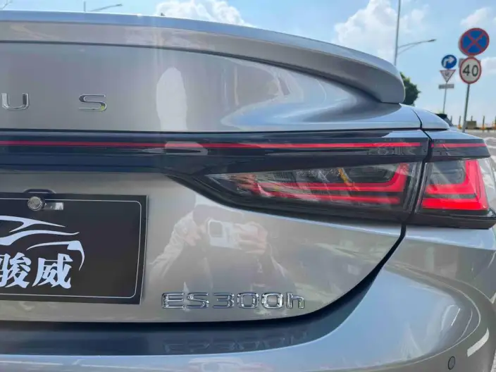 Lexus ES 2025 Model 300h Premium – фото 7
