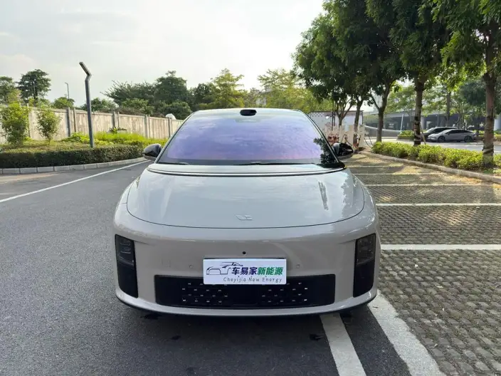 Li Auto i6 2025 Model 4WD Standard Edition