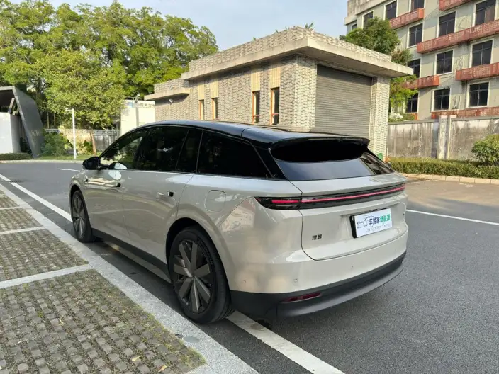 Li Auto i6 2025 Model 4WD Standard Edition – фото 5
