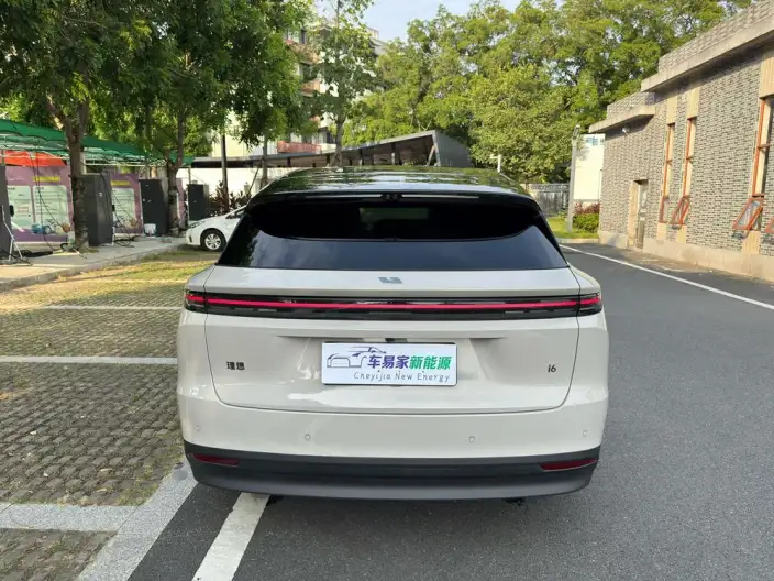 Li Auto i6 2025 Model 4WD Standard Edition – фото 6