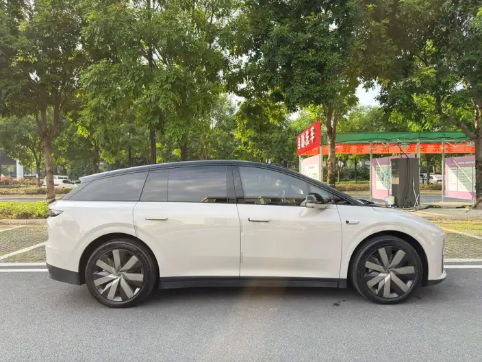 Li Auto i6 2025 Model 4WD Standard Edition – фото 8