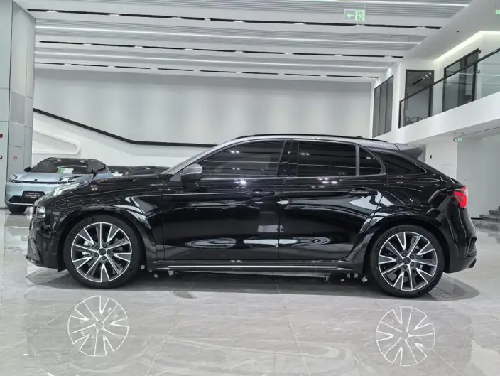 Lynk & Co 02 Hatchback 2021 Model 2.0TD Hatchback Halo – фото 4